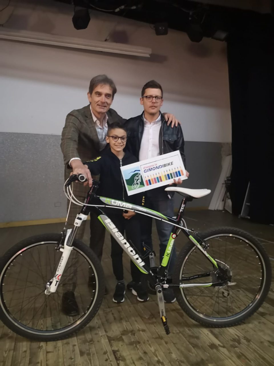 Studenti sul palco a Cazzago per il concorso GimondiBike