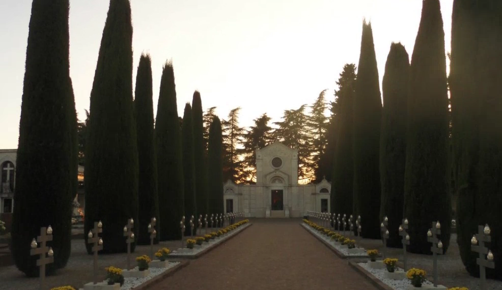 Diserbante e martellate al cimitero di Montichiari, interviene il Codacons