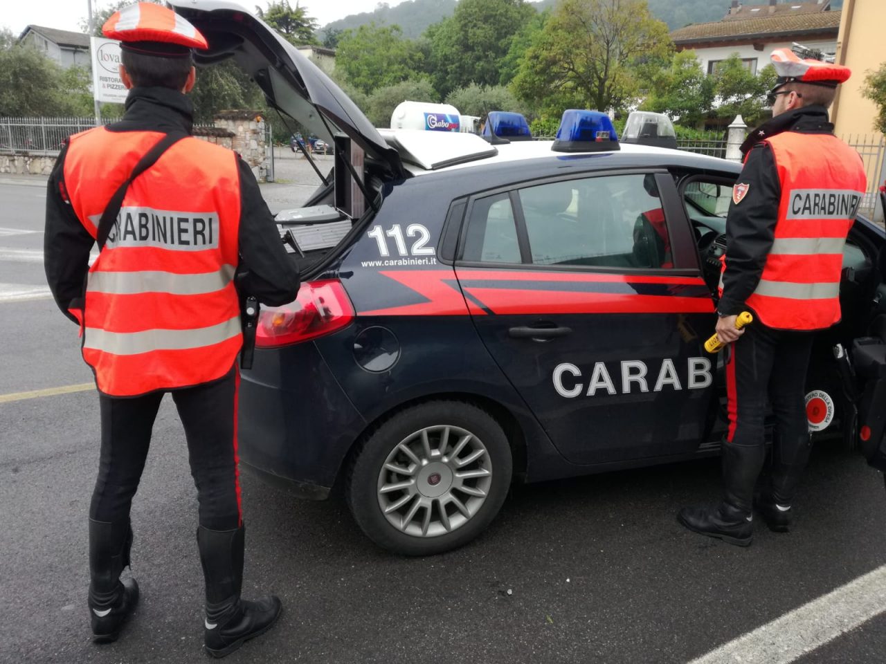 Controlli a tappeto nel basso Garda: un denuciato per truffa e via tre patenti