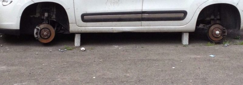 Rubano le ruote di una 500X, arrestati due ladri