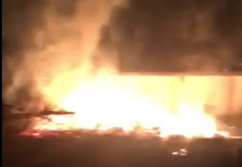 Incendio al cimitero di Manerbio, a fuoco le sterpaglie