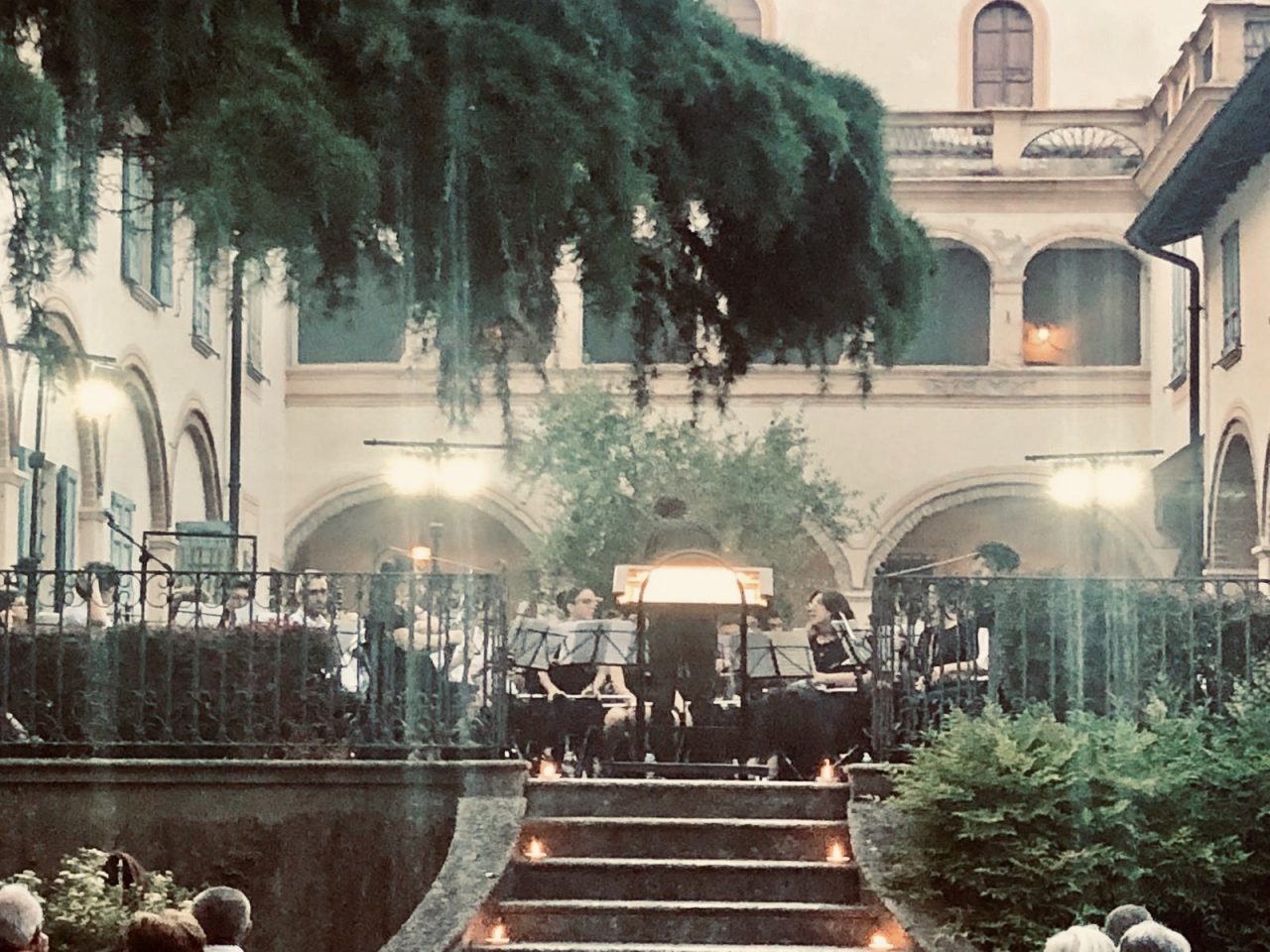 Manerbio, il concerto della banda in villa Finadri