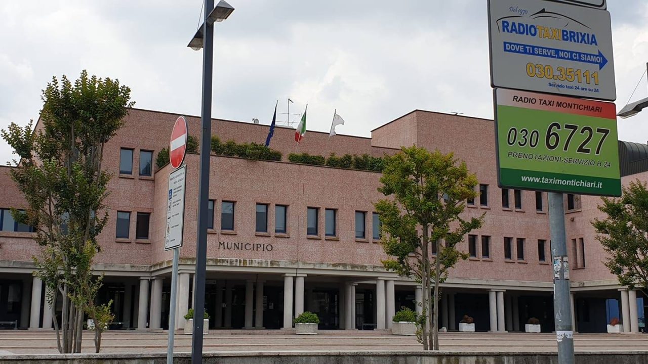 Giulio Regeni, rimosso lo striscione dalla facciata del Municipio di Montichiari