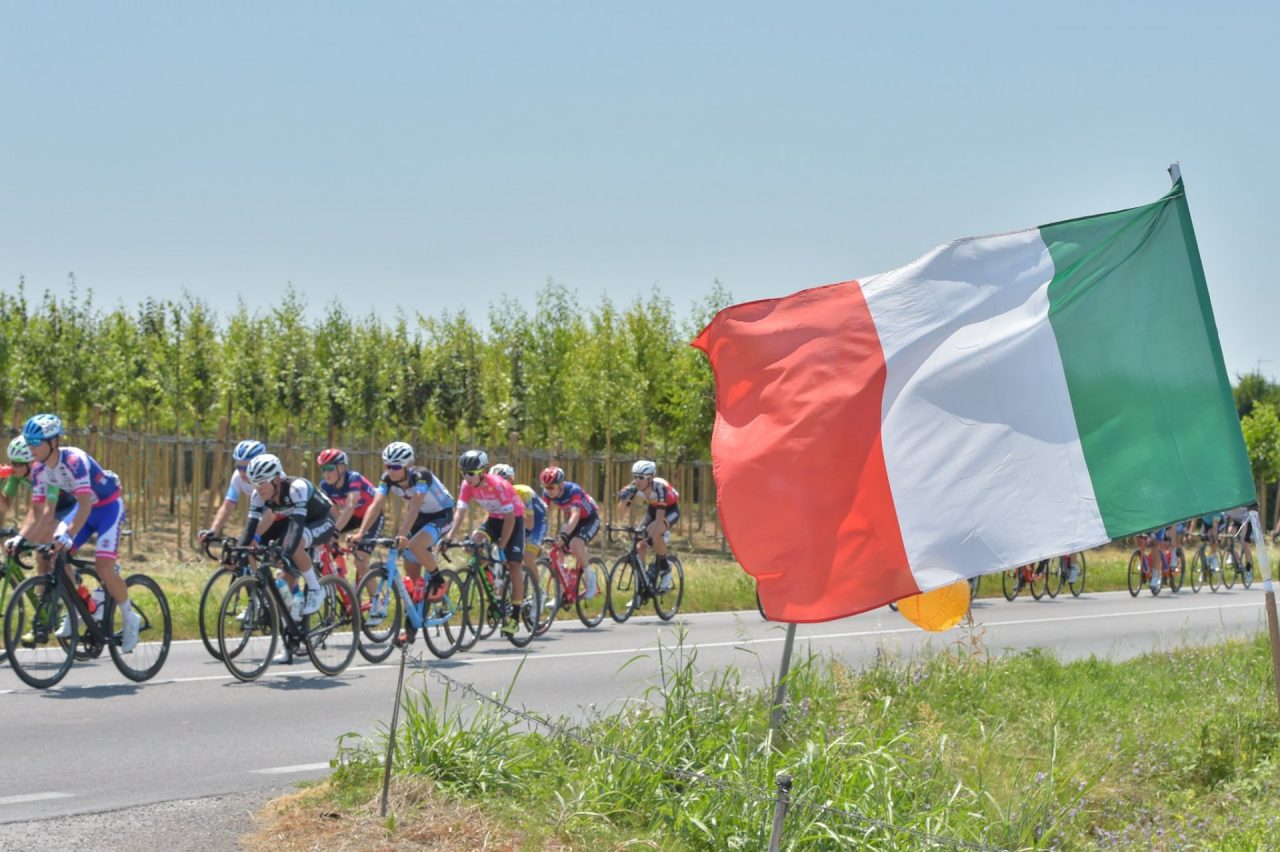 Traffico rallentato causa passaggio Giro d’Italia Under 23, a Montichiari scattano le polemiche