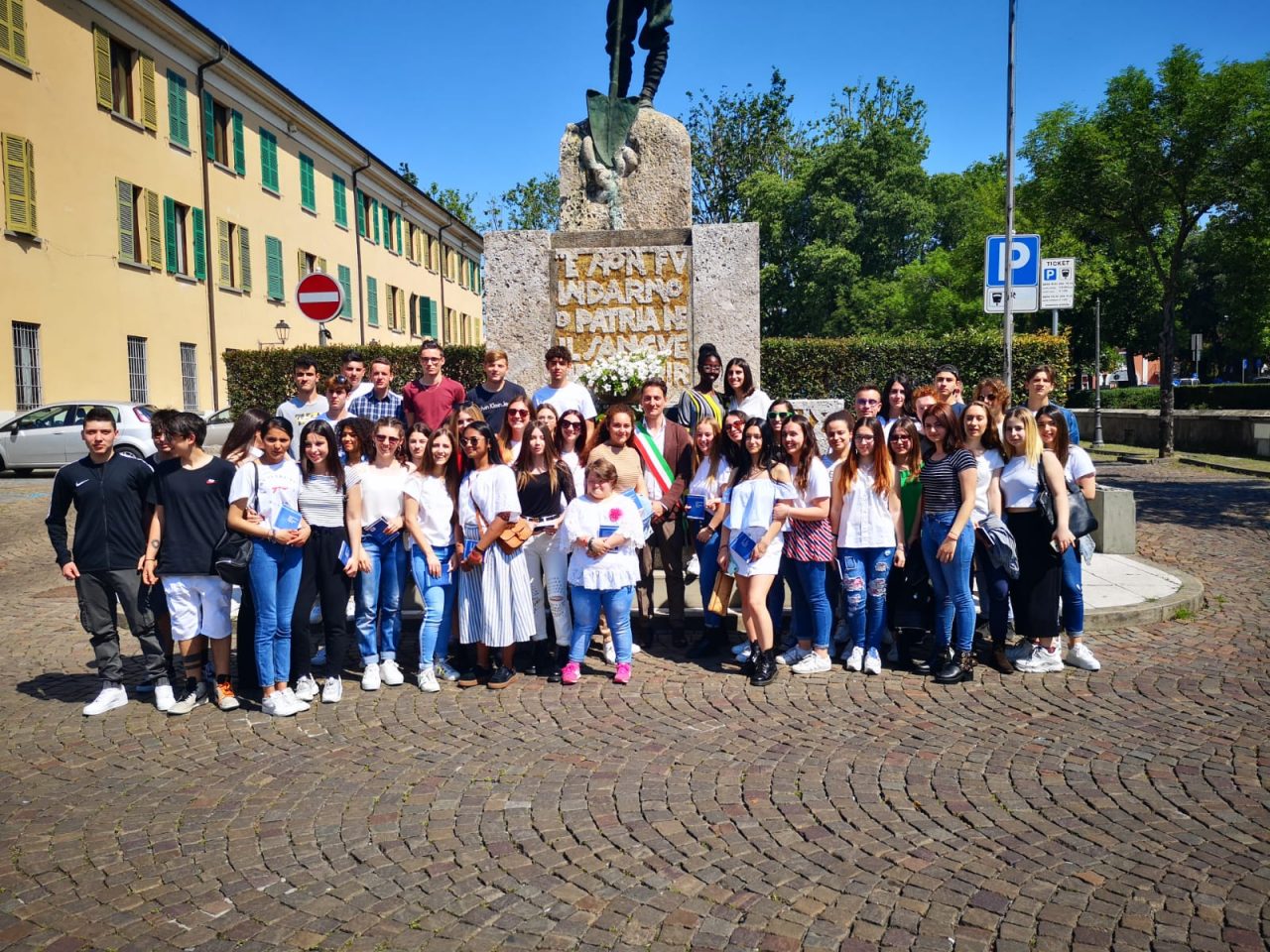 Consegnata la Costituzione ai 18enni di Chiari