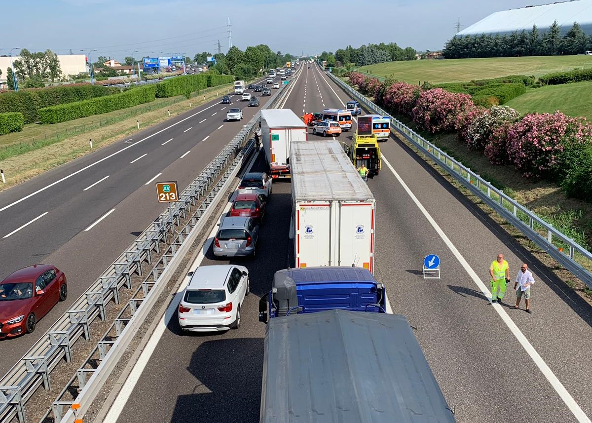 Incidente in autostrada: code in A4