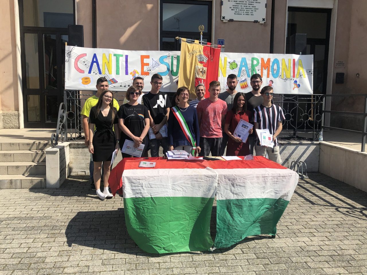 Villachiara, il sindaco Bonfiglio regala una copia della Costituzione ai diciottenni