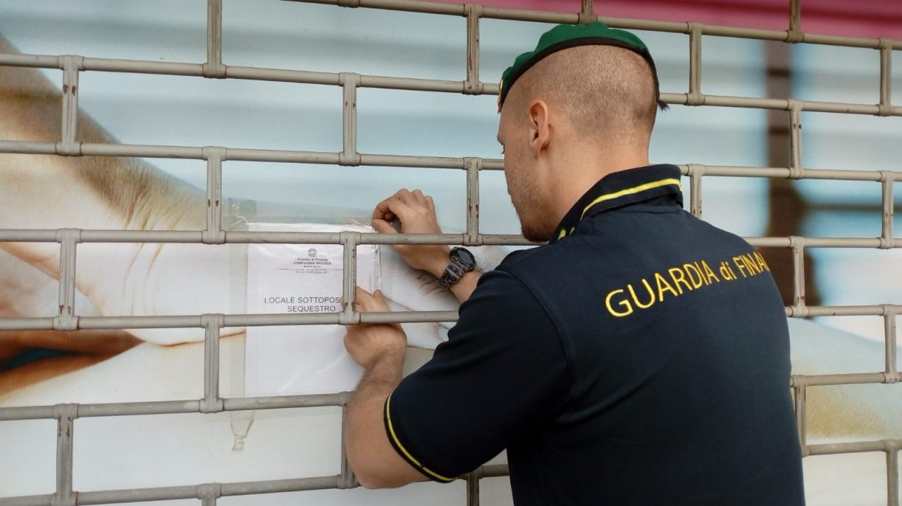 Sotto sequestro due centri massaggi a luci rosse