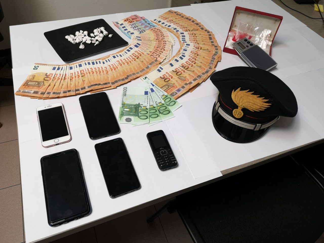 Nascondevano la cocaina in auto, arrestati spacciatori