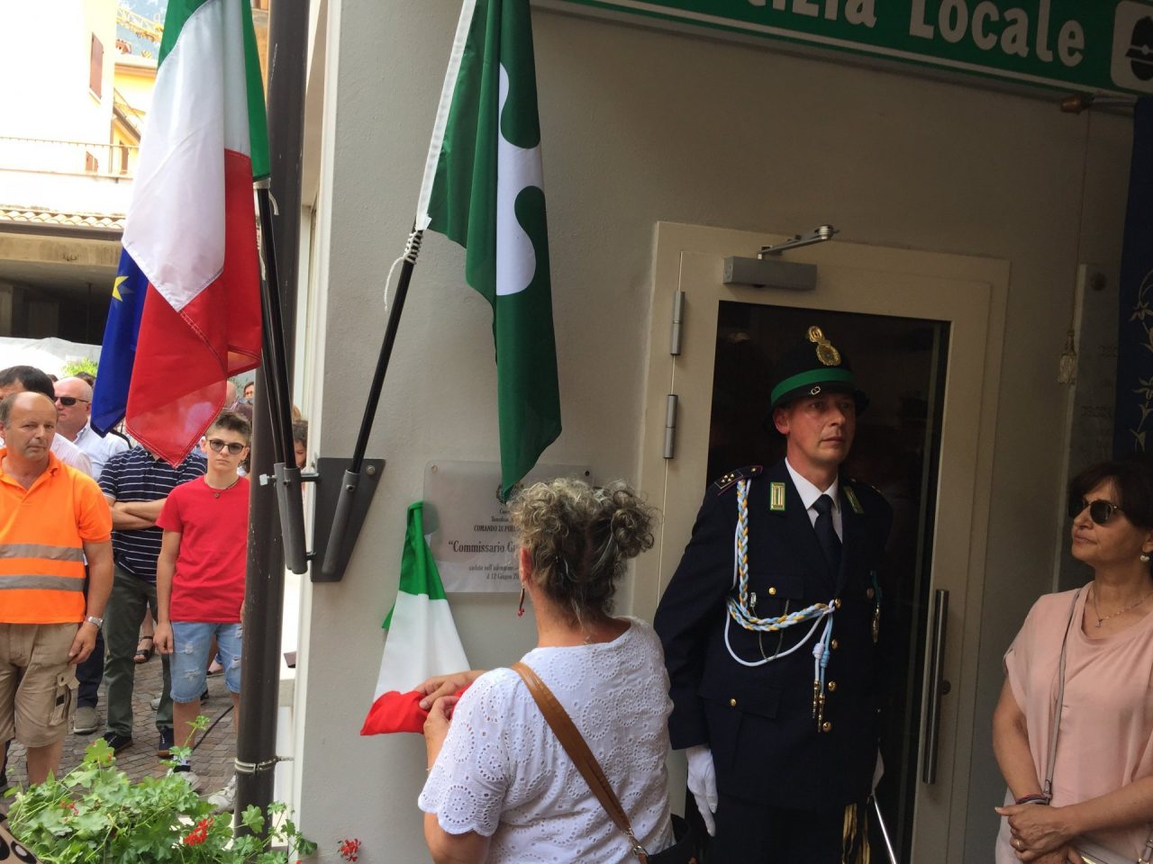 Scoperta la targa, «Onore amico nostro» – FOTO
