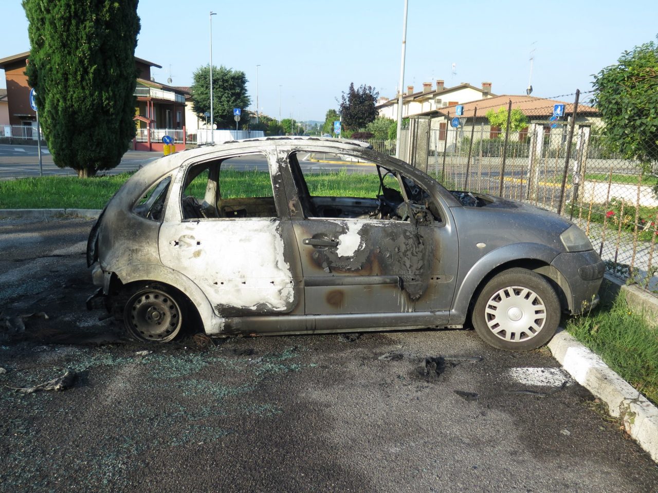 Ancora auto bruciate a Provaglio e il mistero si infittisce