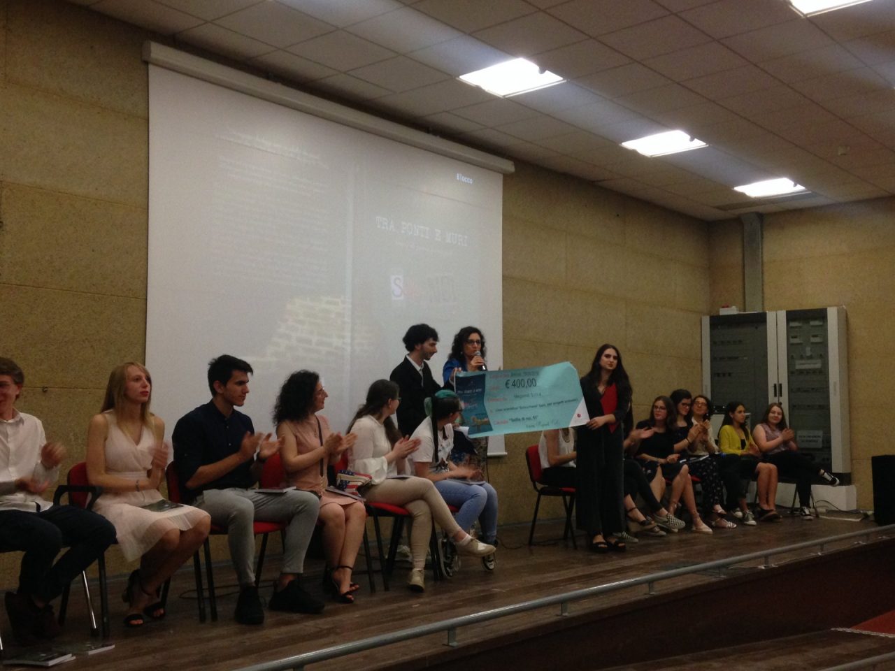 Tra ponti e muri: presentato il libro scritto dai ragazzi del liceo Enrico Fermi