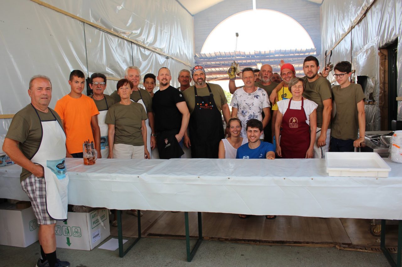 Pranzo comunitario per gli anziani di Erbusco fra cibo e tombolata