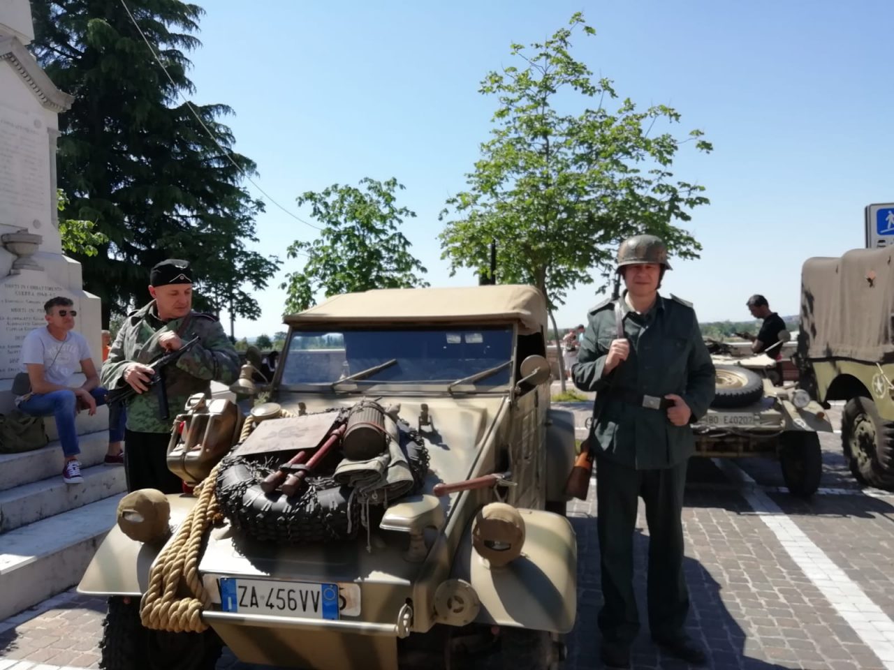 Sfilata di mezzi storici a Manerba