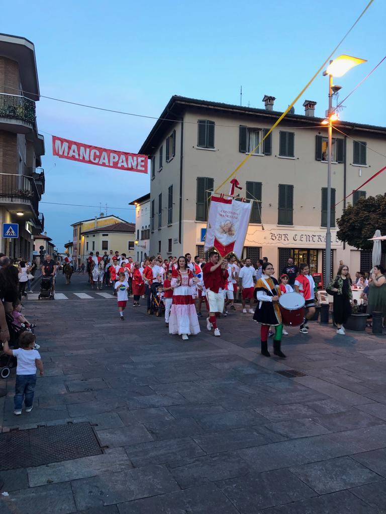 Tutti in piazza a Travagliato per l’apertura del Palio delle Contrade FOTO e VIDEO