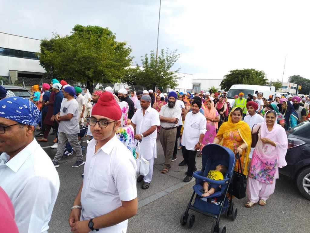 Leno: grande corteo degli indiani Sikh per le vie del paese