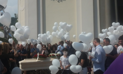 Muore sul lavoro a Capriolo: chiesa gremita per l'addio a Oscar