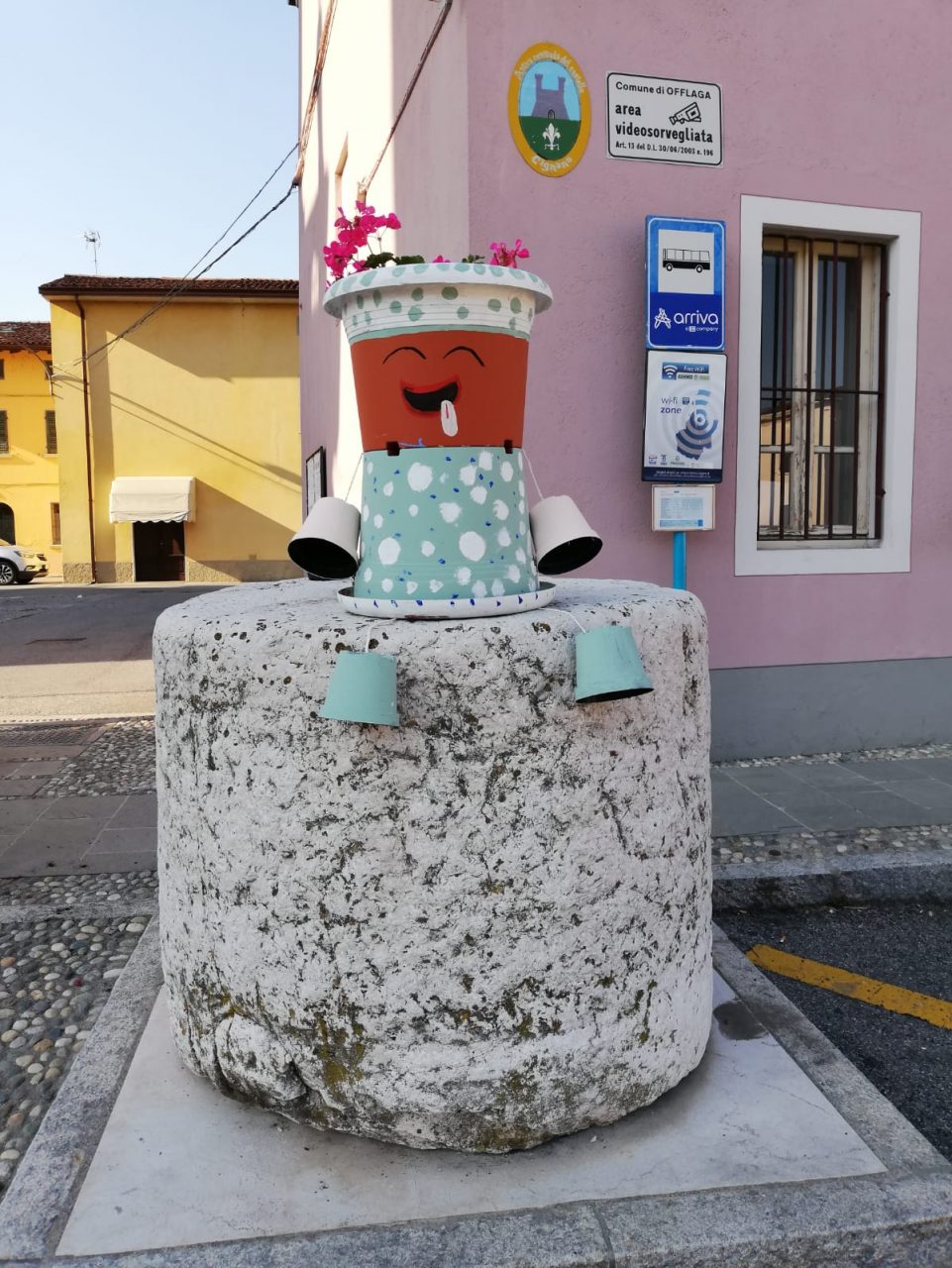 Ladri di vasi in azione a Offlaga