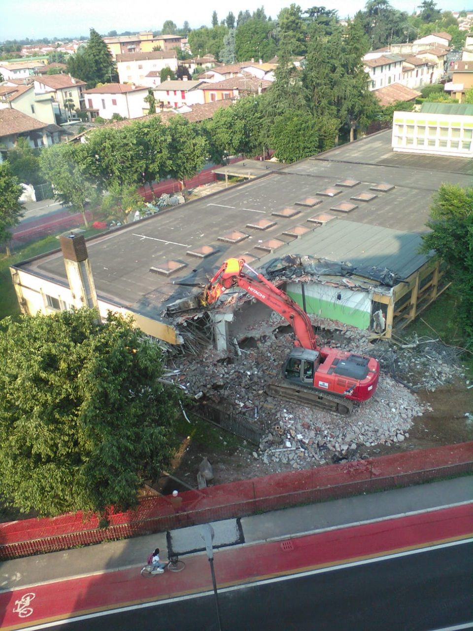 In demolizione l’ex Morcelli a Chiari