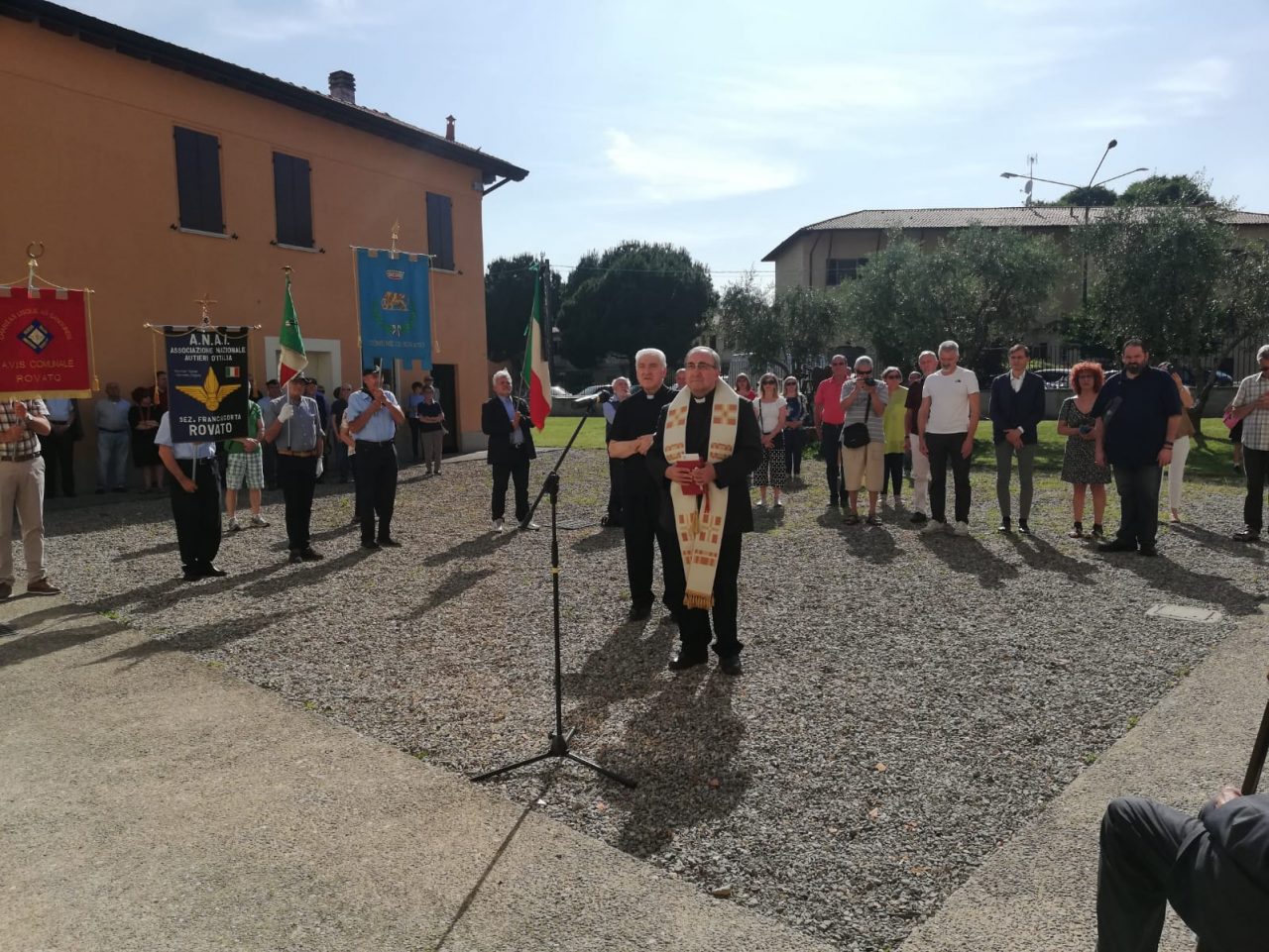 Doppia benedizione alla scuola Ricchino di Rovato