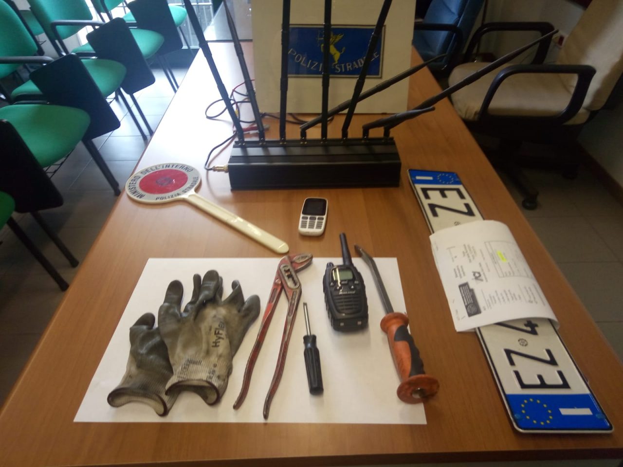 Furto in azienda a Passirano: titolare e Polizia inseguono i malviventi