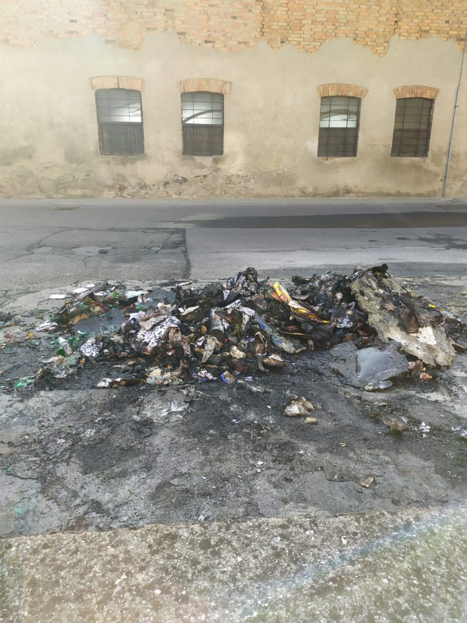 Incendio di rifiuti alla ex Filanda di Palazzolo