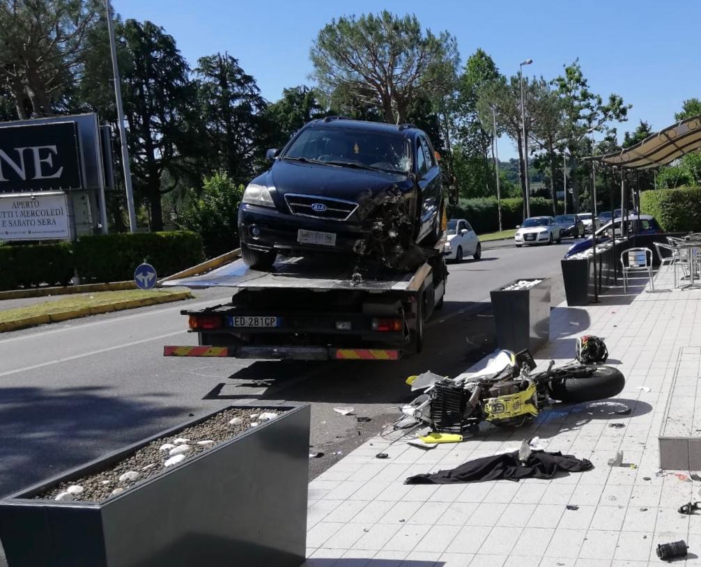 Schianto in moto a Corte Franca: il biker 21enne non ce l’ha fatta