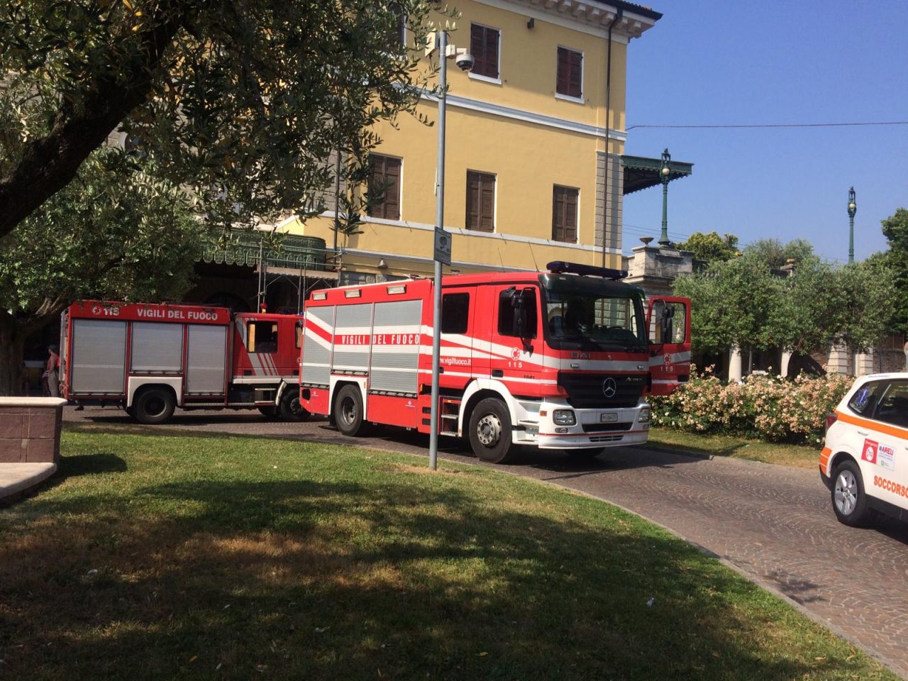 Morto travolto dal treno: tragedia a Desenzano e ritardi sulla linea