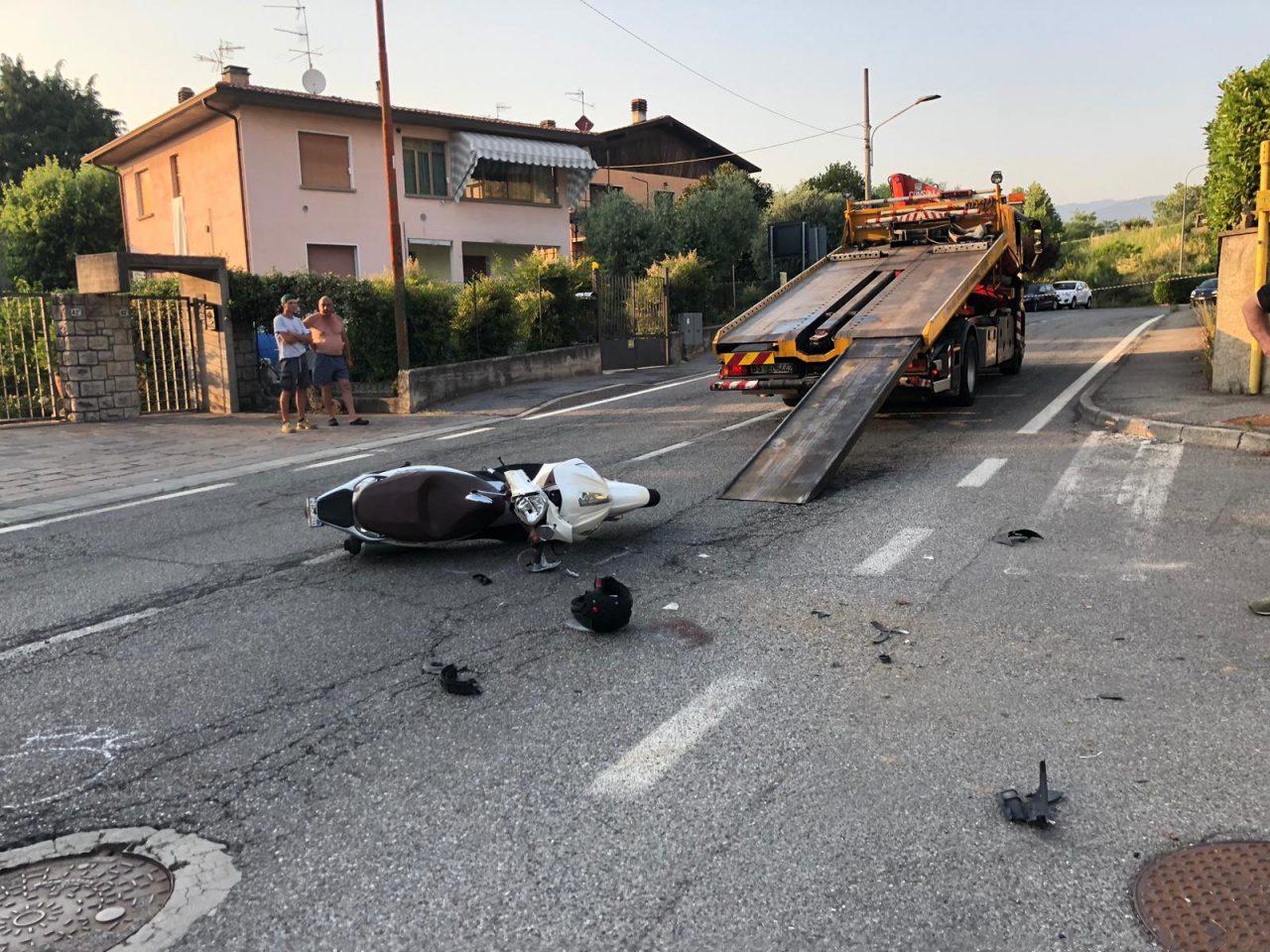 Grave incidente a Passirano: scontro fra auto e moto