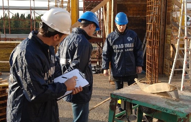 Caporalato e lavoratori clandestini: sanzioni per un milione di euro