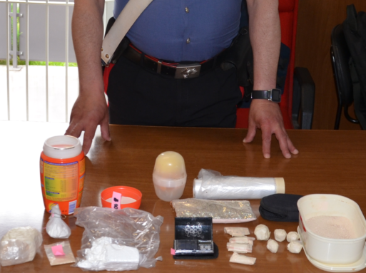 Arrestato un 56enne: nel suo appartamento un “supermercato della droga”