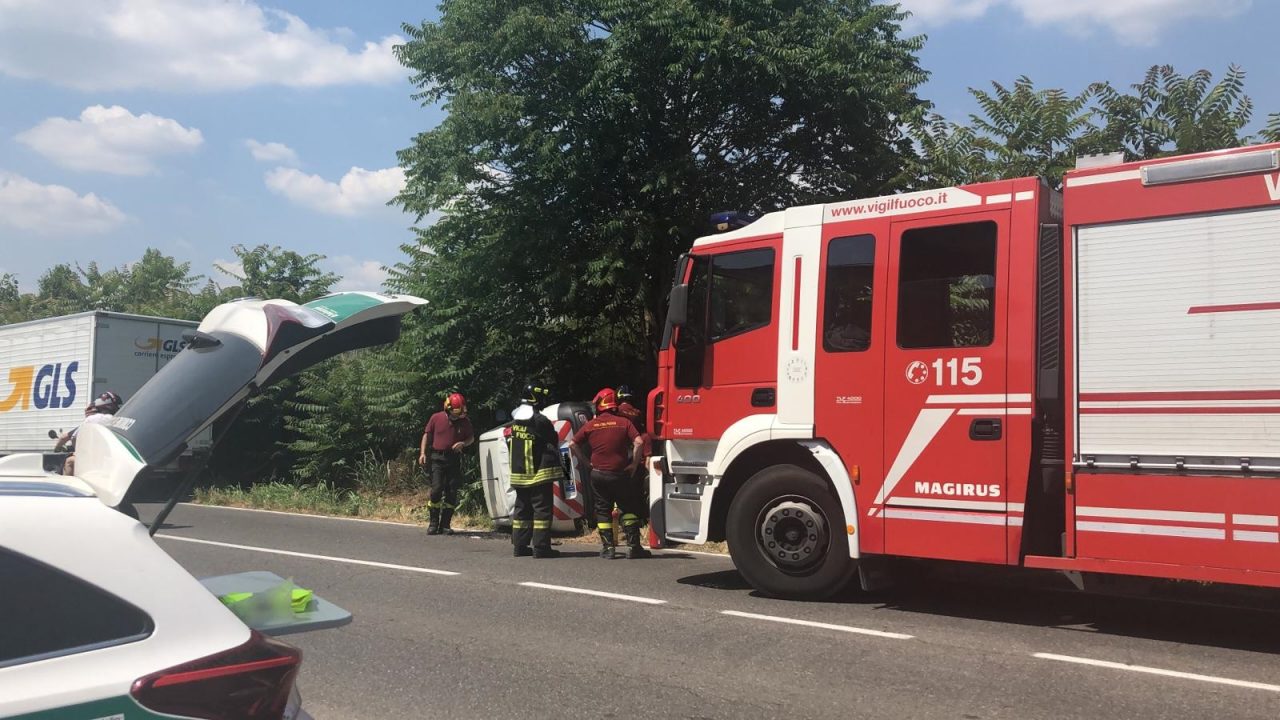 Grave incidente a Coccaglio: auto ribaltata in via Palazzolo