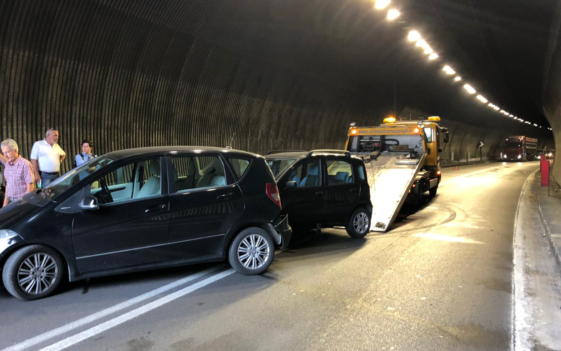 Incidente in galleria Covelo e Iseo: coinvolti un 22enne e un 65enne