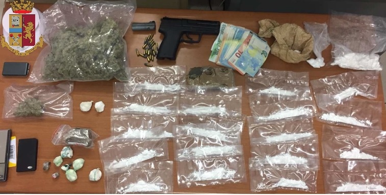 Spaccio di stupefacenti: tre gli arresti per la Squadra Mobile