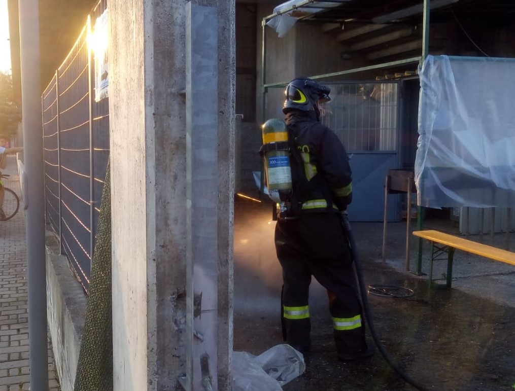 Incendio bombola gpl a Palazzolo durante un torneo