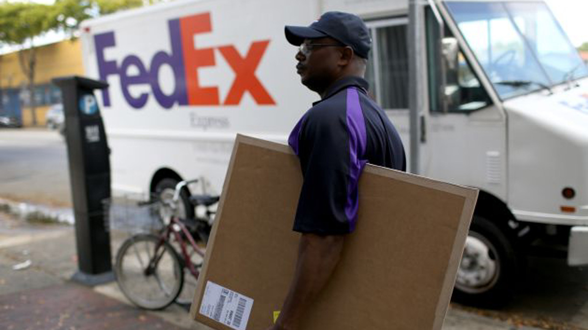 Chino Color Brescia: “Non mandateci più corrieri di colore”