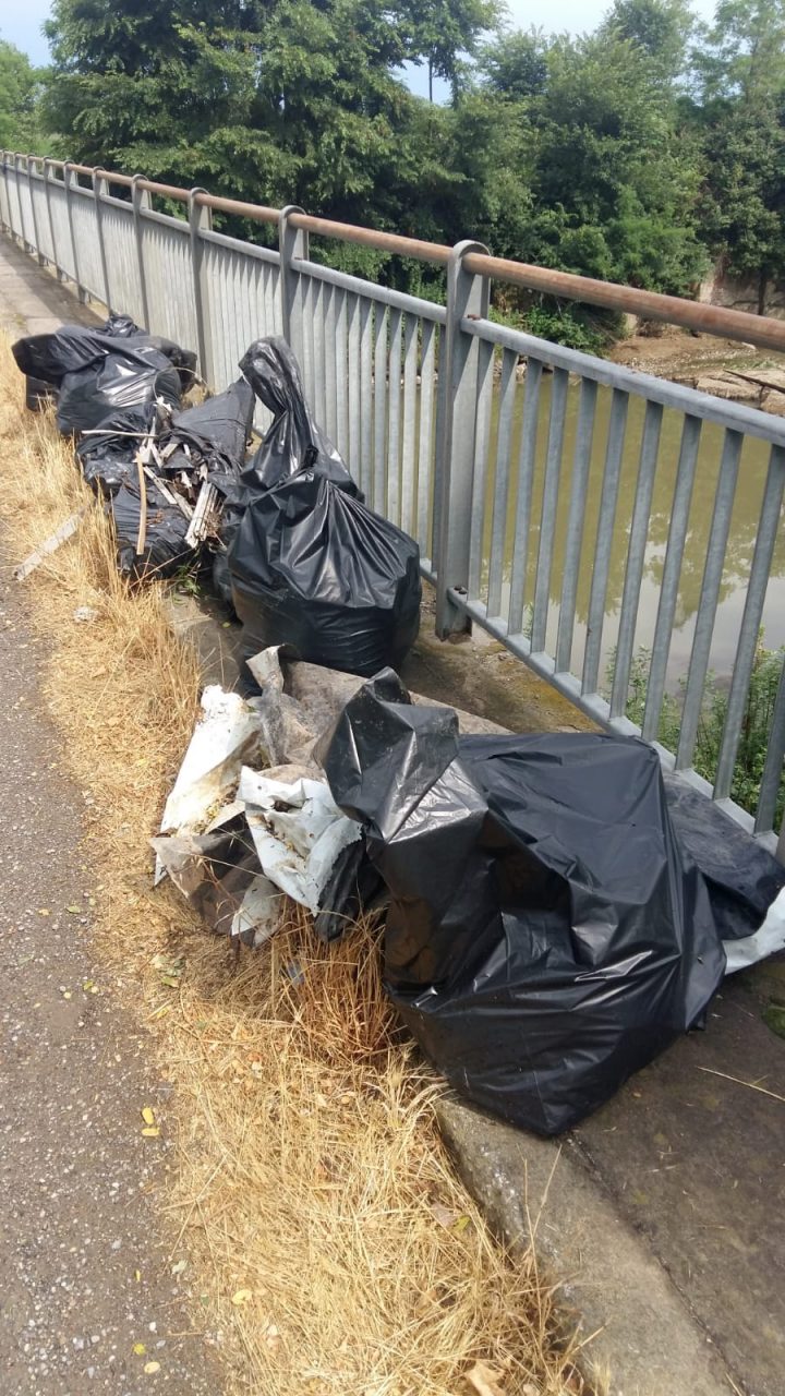 Il fiume Mella ancora una volta usato come discarica