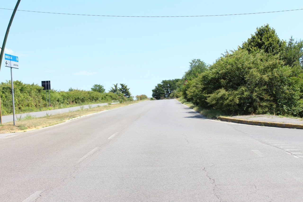 In bici sul “cavalcavia” di Bagnolo Mella senza paura