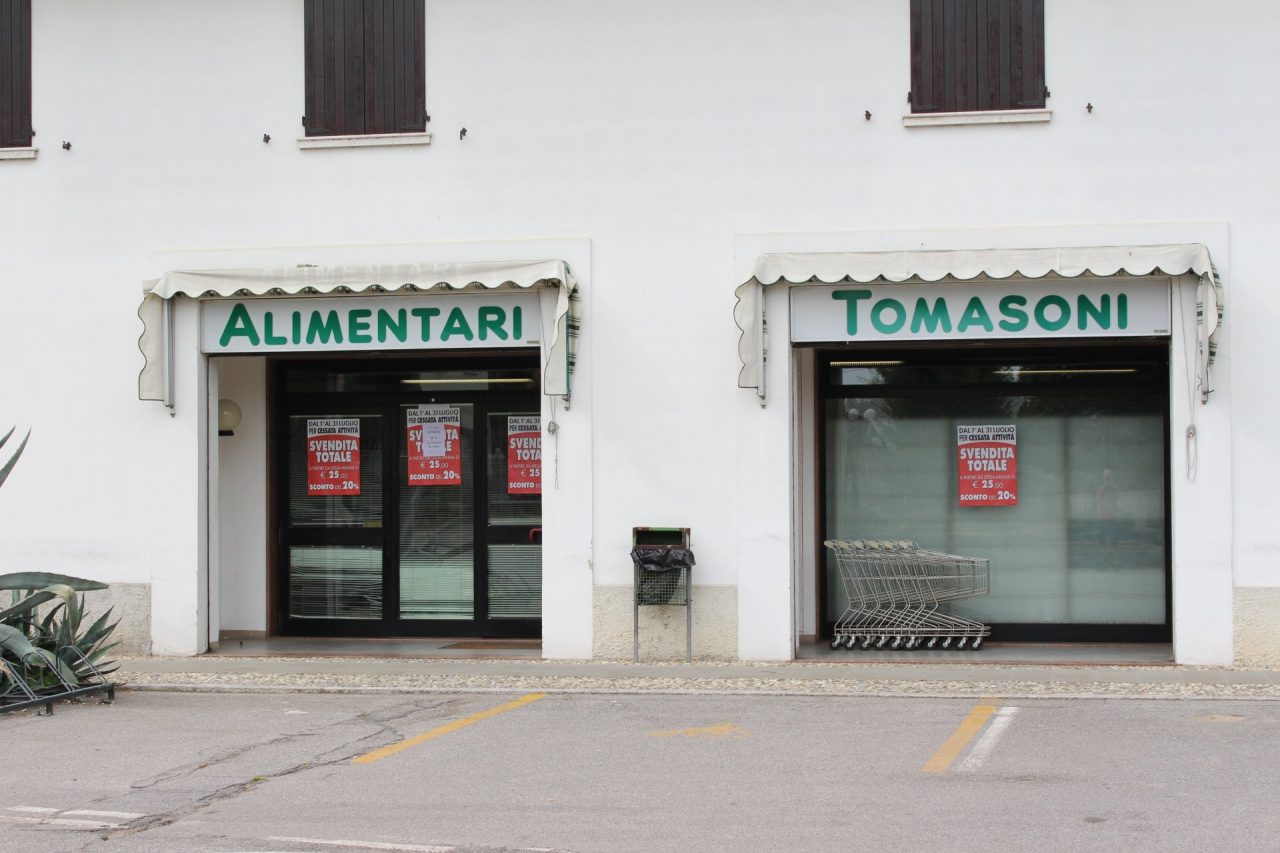 Dopo 42 anni a Cignano chiude il negozio di Anna e Agnese Tomasoni