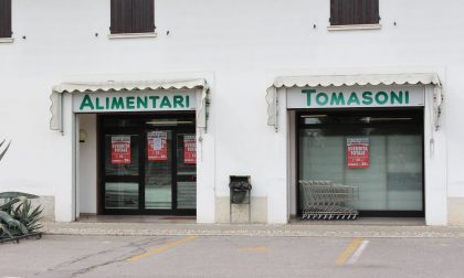 Dopo 42 anni a Cignano chiude il negozio di Anna e Agnese Tomasoni