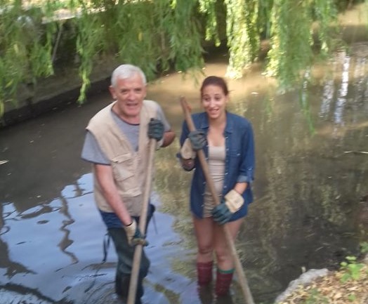 Sindaco e assessore scendono in campo per pulire la roggia Molinara