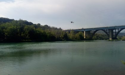 Cadavere avvistato nel fiume: arrivano i soccorsi VIDEO