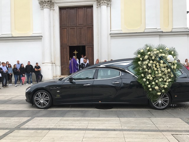 Castrezzato in lacrime per l’ultimo saluto a Jennifer