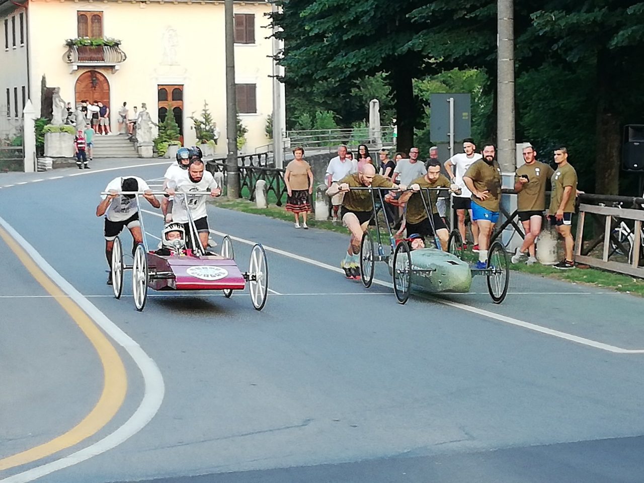 Verolavecchia incantata dalla gara dei carretti