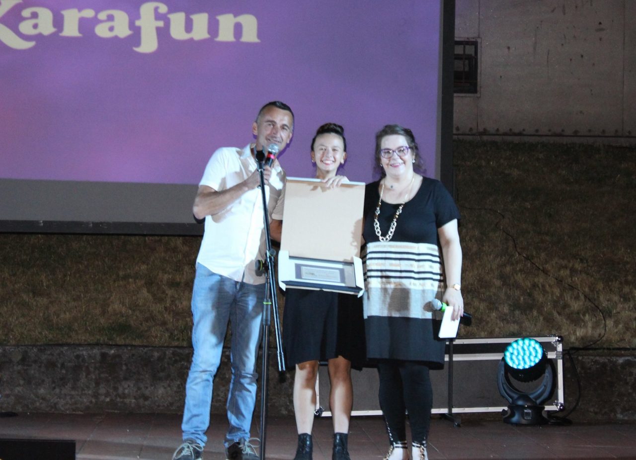 Ludovica Agosti è la regina di Karaoke sotto la Torre