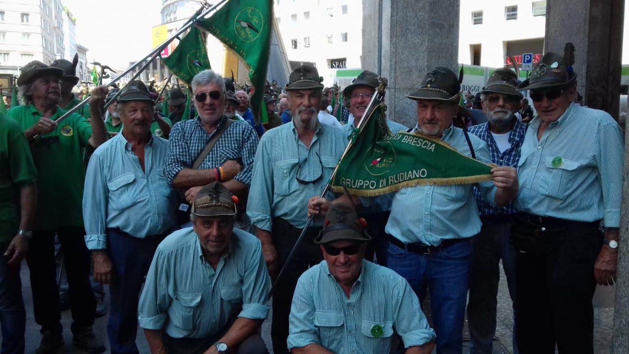 Alpini di Rudiano a Milano per festeggiare i 100 anni