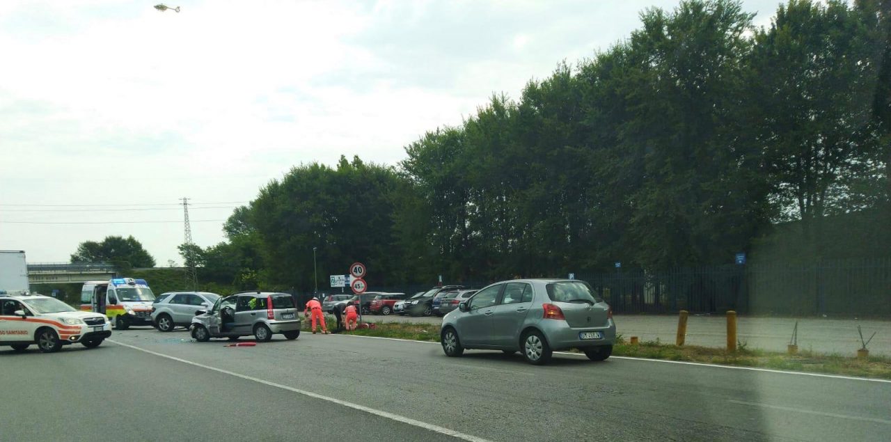 Grave schianto a Manerbio: elisoccorso in arrivo