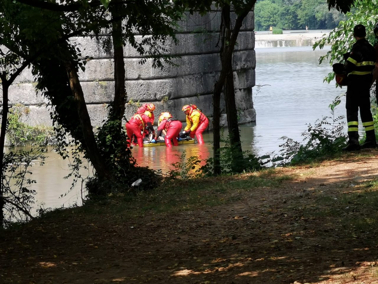 Uomo precipitato nel fiume a Palazzolo: è morto