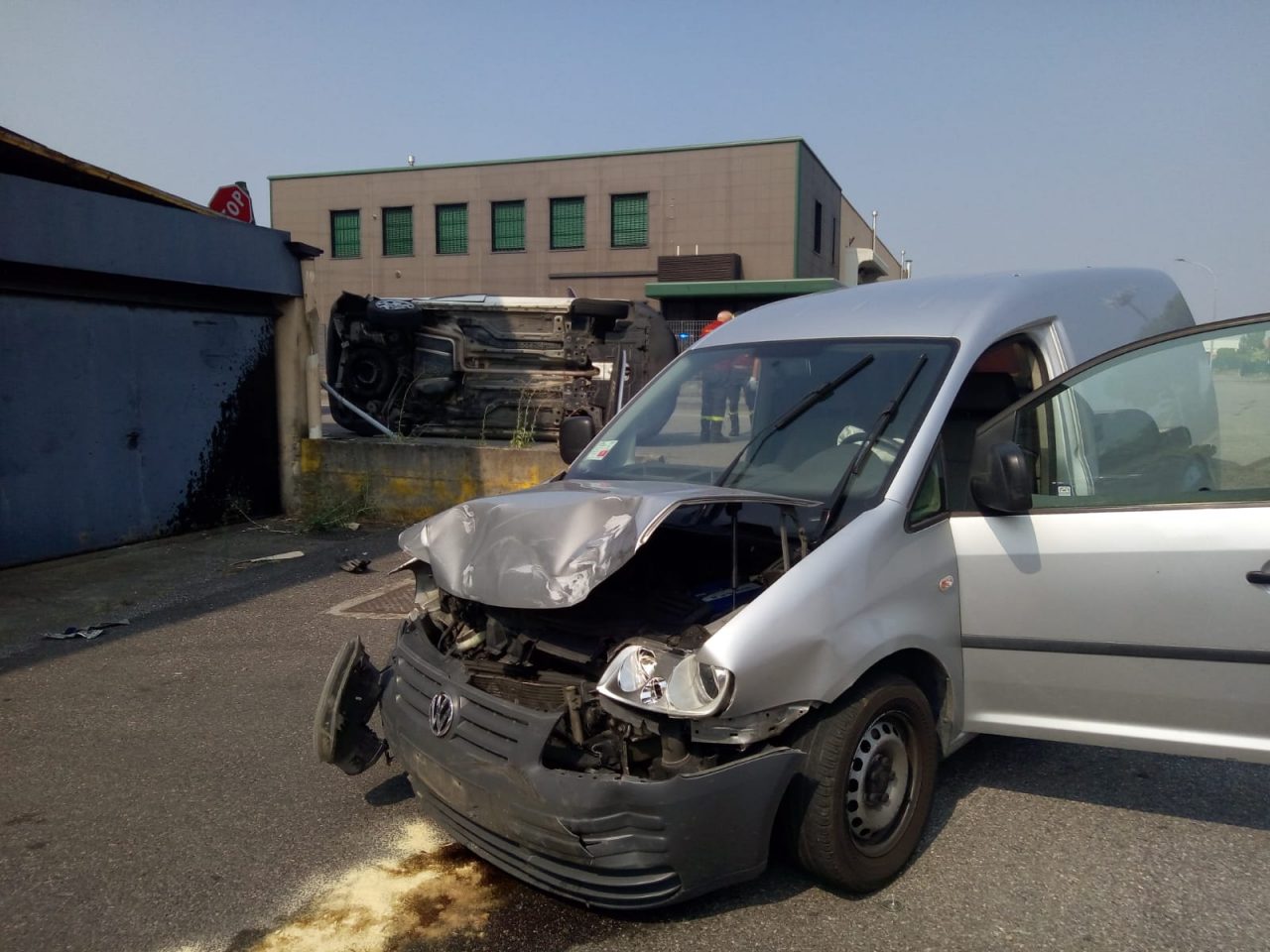 Scontro fra due furgoni in zona industriale Palazzolo FOTO