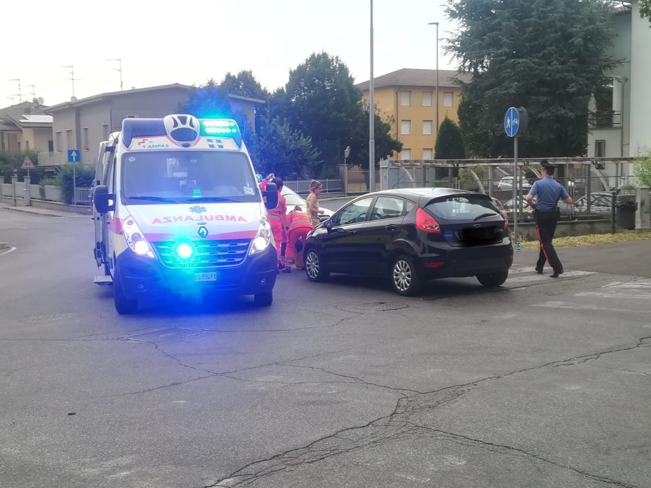 Investita una donna a Manerbio: codice rosso per una ciclista
